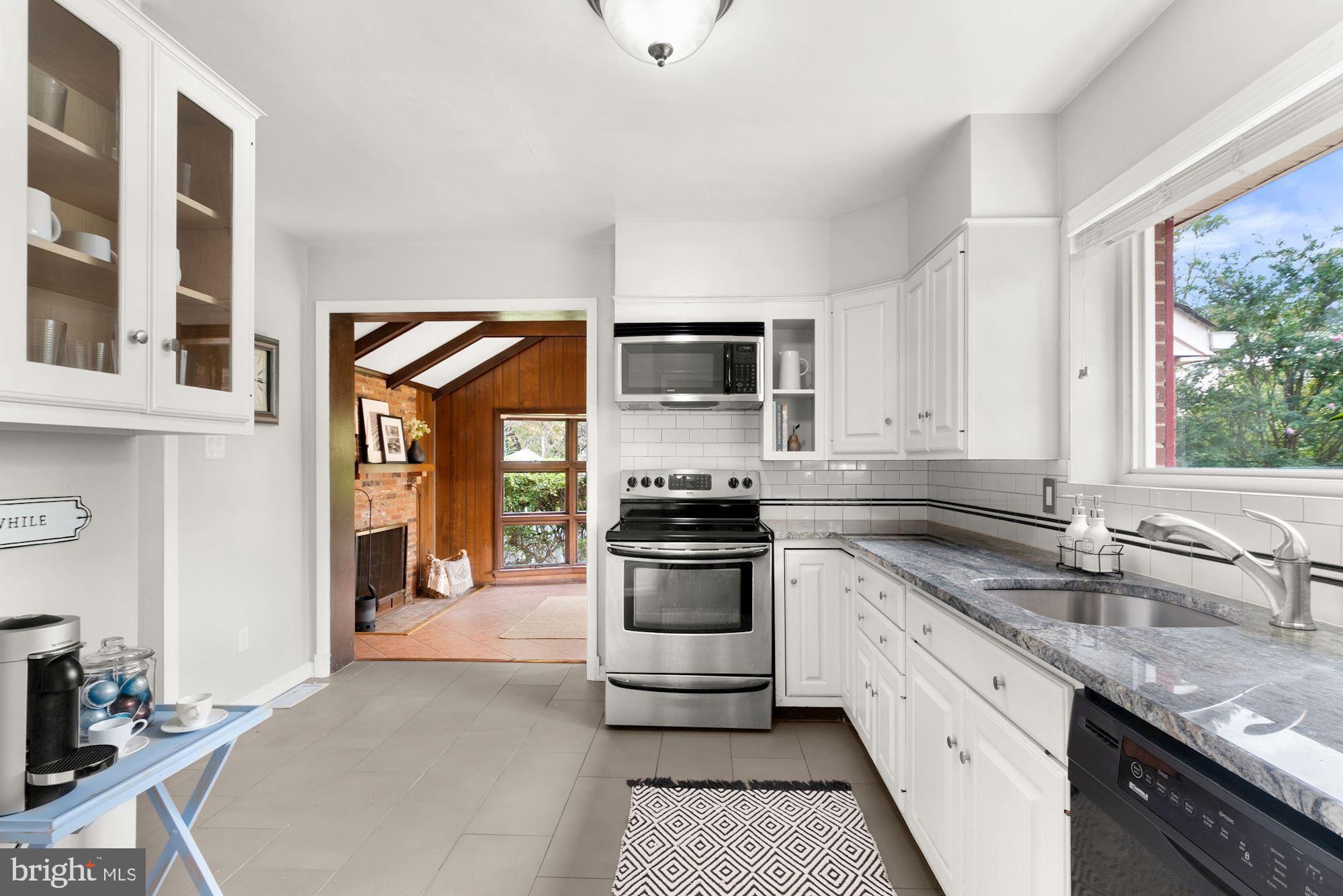 314 Burnt Mills Avenue Silver Spring, MD 20901 - Photo 10 of 29 Main Level - Kitchen