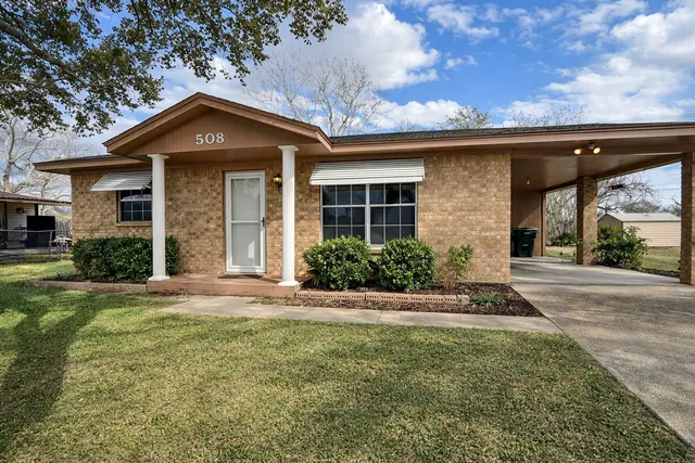 $1,350 | 508 Mahan Street, Wharton, TX 77488