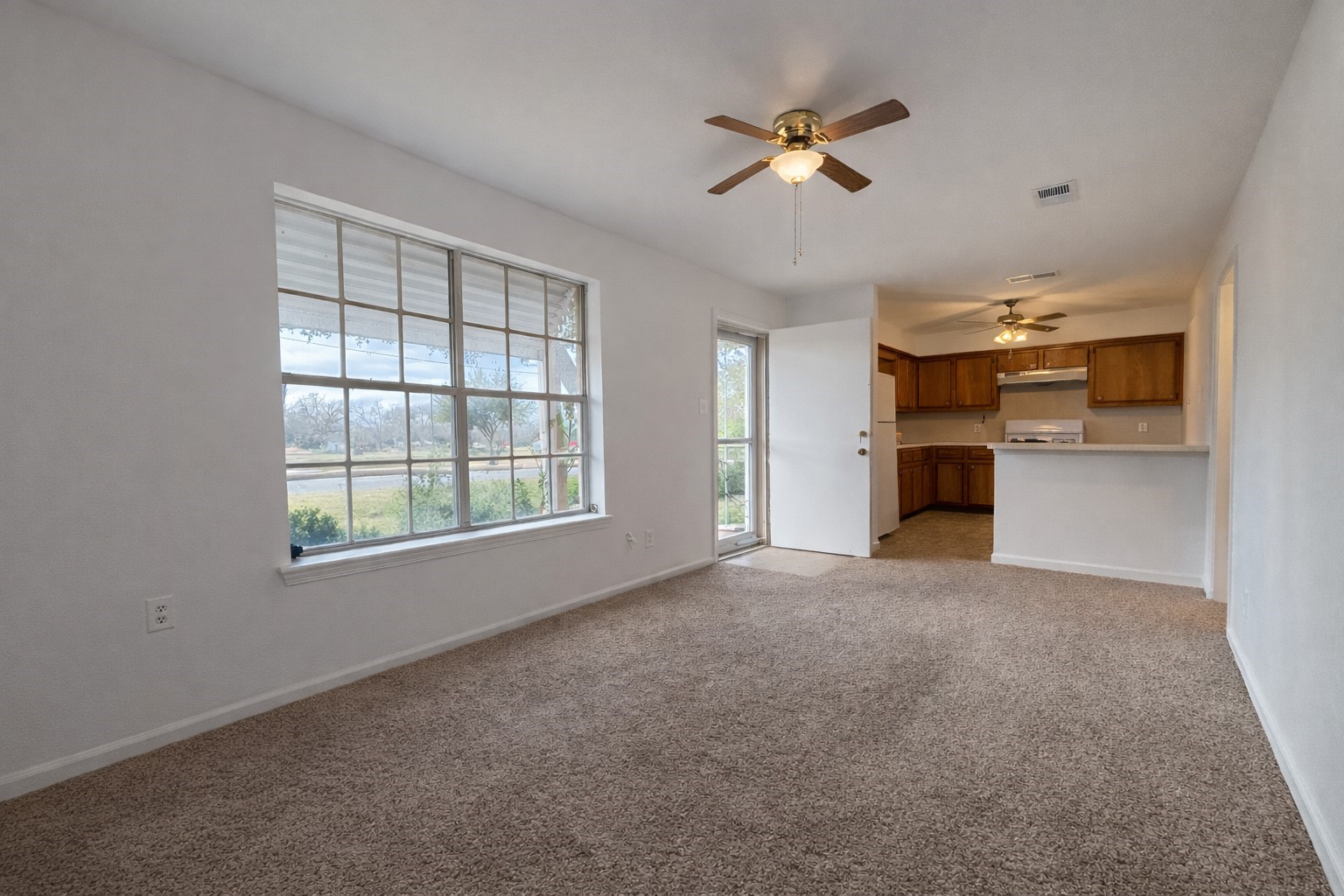 508 Mahan Street Wharton, TX 77488 - Photo 3 of 12