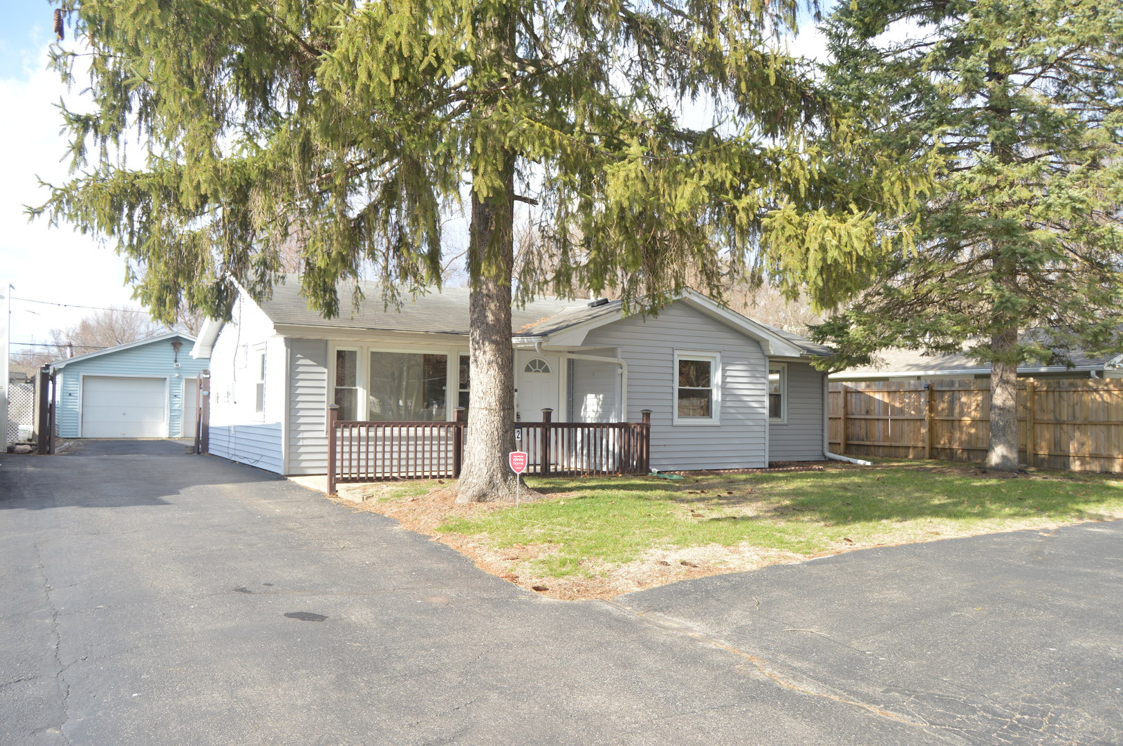 402 Trout Street Wilmington, IL 60481 - Photo 2 of 20