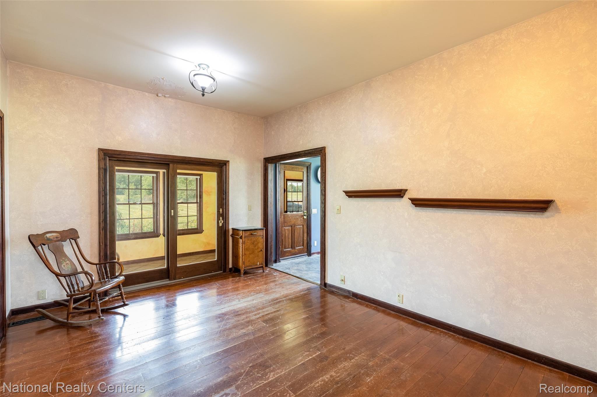 9155 Six Mile Road Northville, MI 48168 - Photo 21 of 40 21.Living