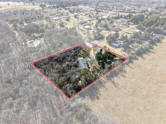 a view of a dry back yard