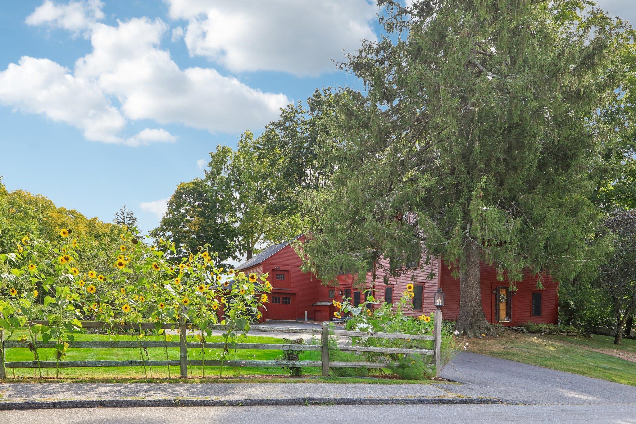 5 Nesmith Street Derry, NH 03038 - Photo 2 of 30