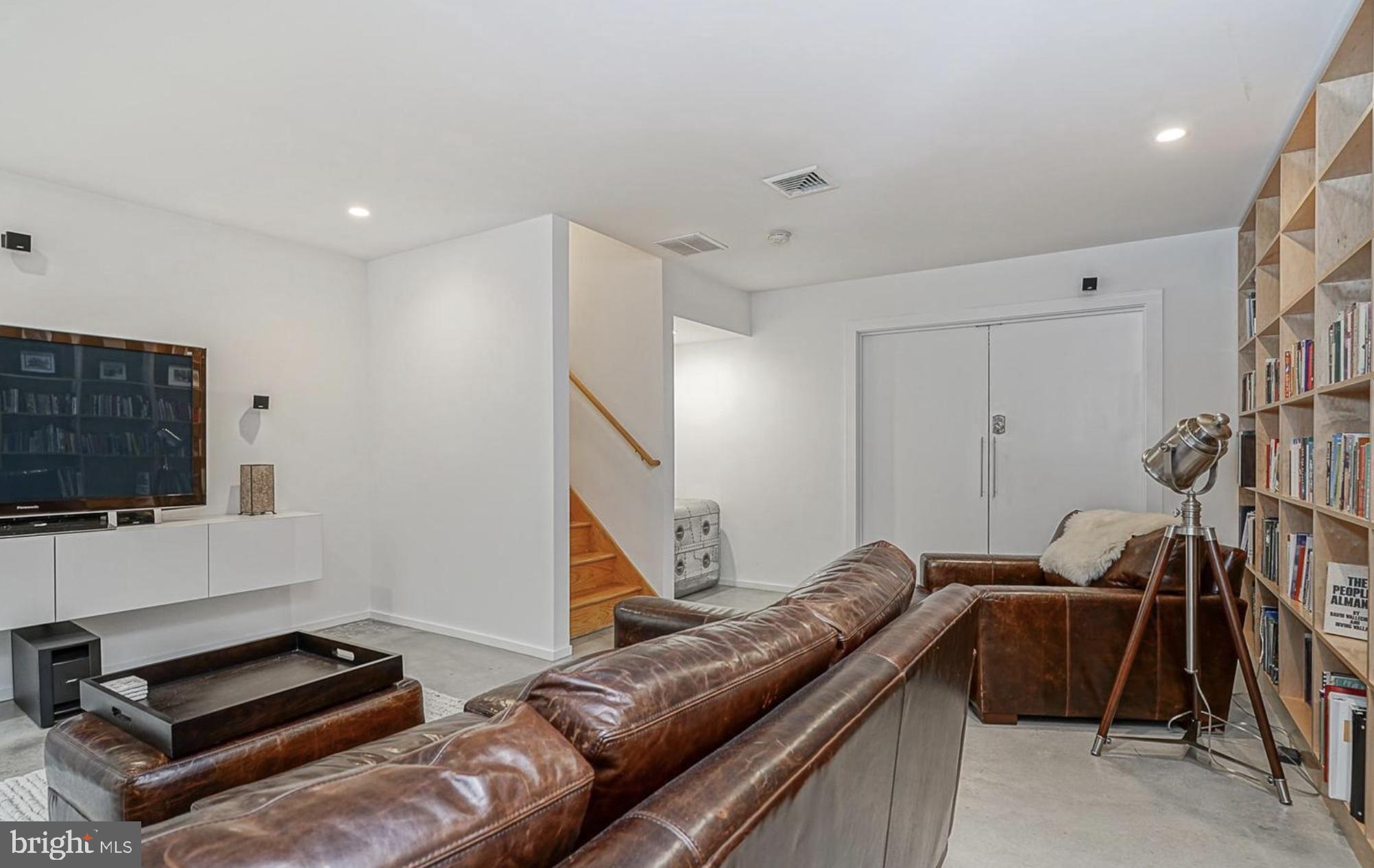1119 North 3rd Street Philadelphia, PA 19123 - Photo 16 of 46 a living room with furniture
