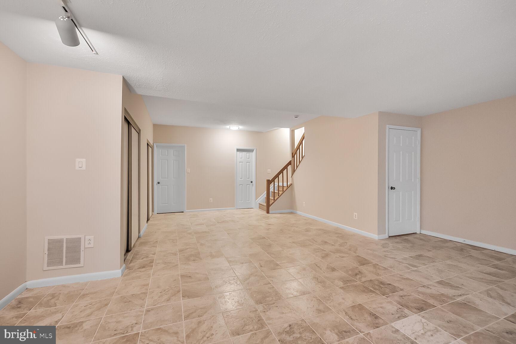 1657 Oak Spring Way Reston, VA 20190 - Photo 18 of 24 Gallery Image 18
