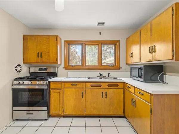 $179,000 | 324 Fairview Boulevard, Rockford, IL 61107