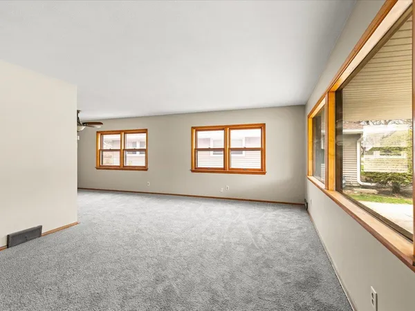 $179,000 | 324 Fairview Boulevard, Rockford, IL 61107