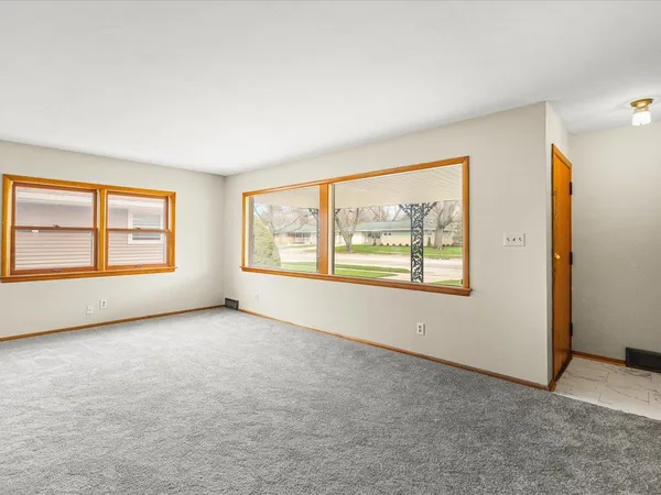 $179,000 | 324 Fairview Boulevard, Rockford, IL 61107