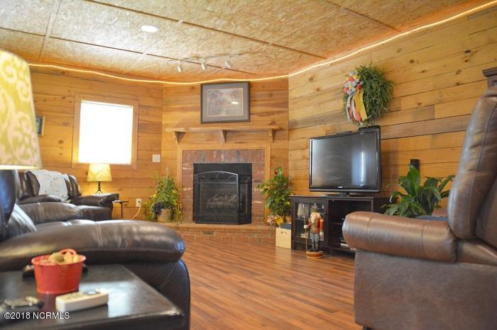 3480 Edmond Matthis Road Clinton, NC 28328 - Photo 27 of 35 10-Living Room-2