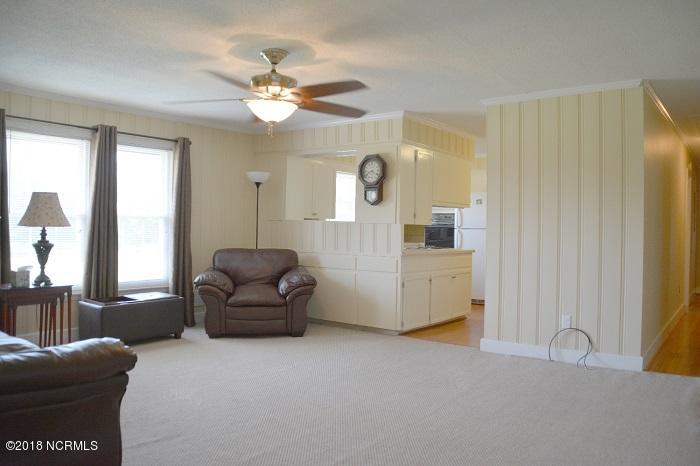 3480 Edmond Matthis Road Clinton, NC 28328 - Photo 5 of 35 10-Living Room
