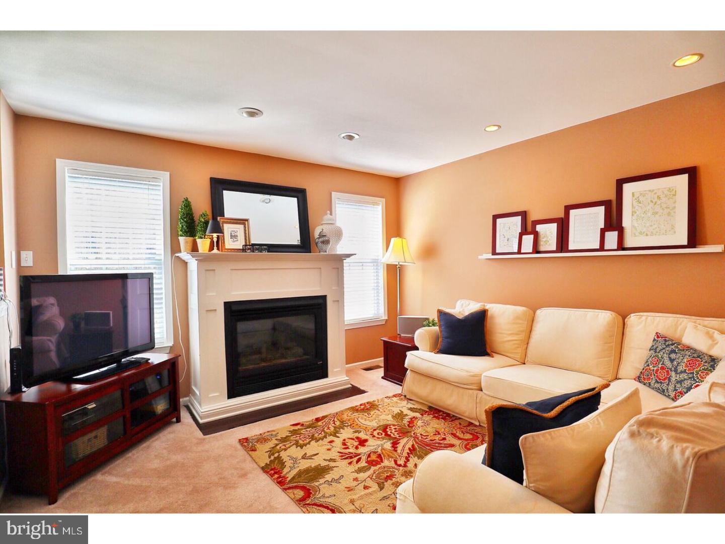 25 Sparrow Walk Newtown, PA 18940 - Photo 11 of 25 Living Room