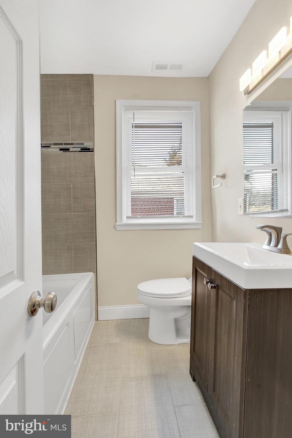4639 Rokeby Road Baltimore, MD 21229 - Photo 11 of 26 Bath