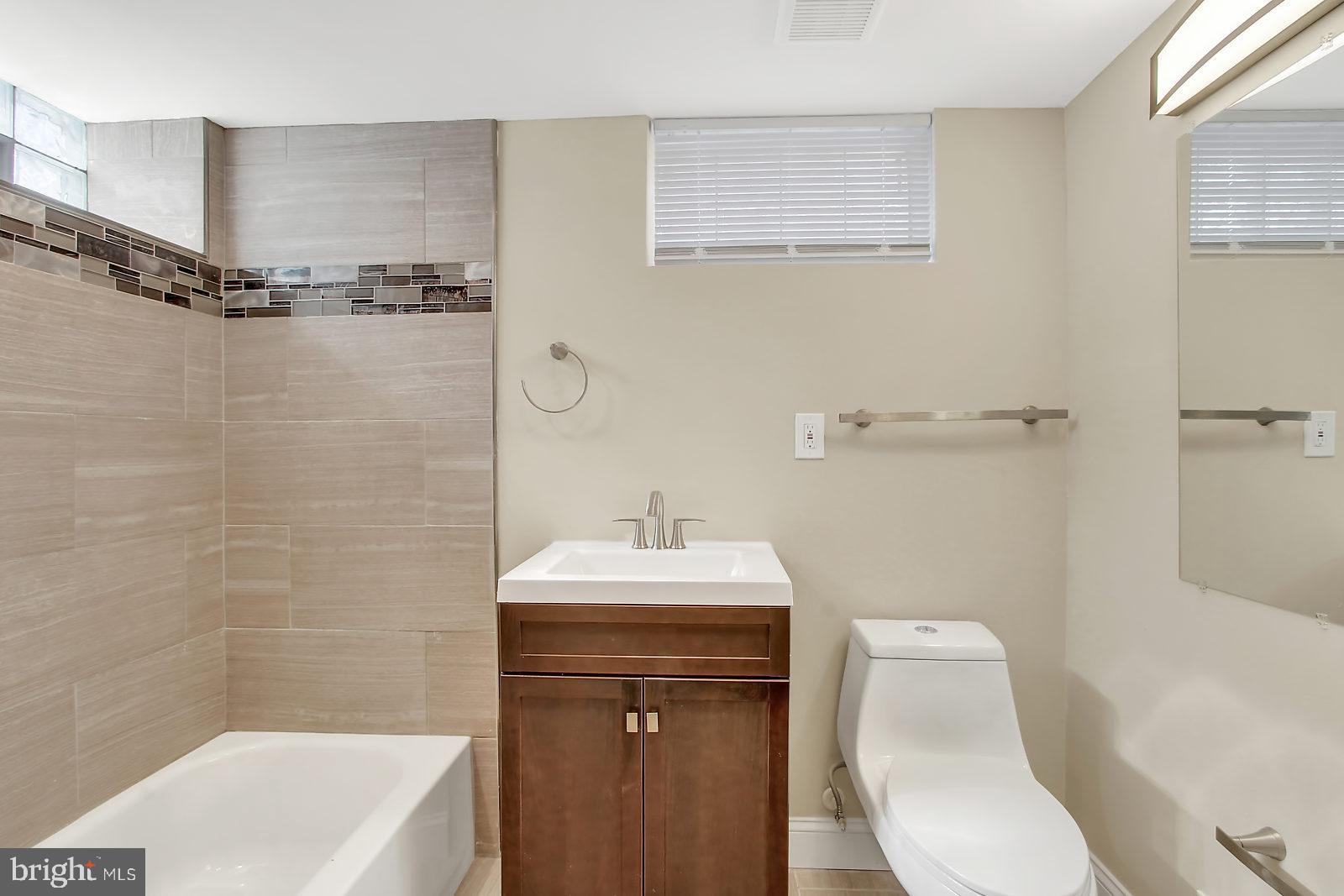 4639 Rokeby Road Baltimore, MD 21229 - Photo 18 of 26 Bath