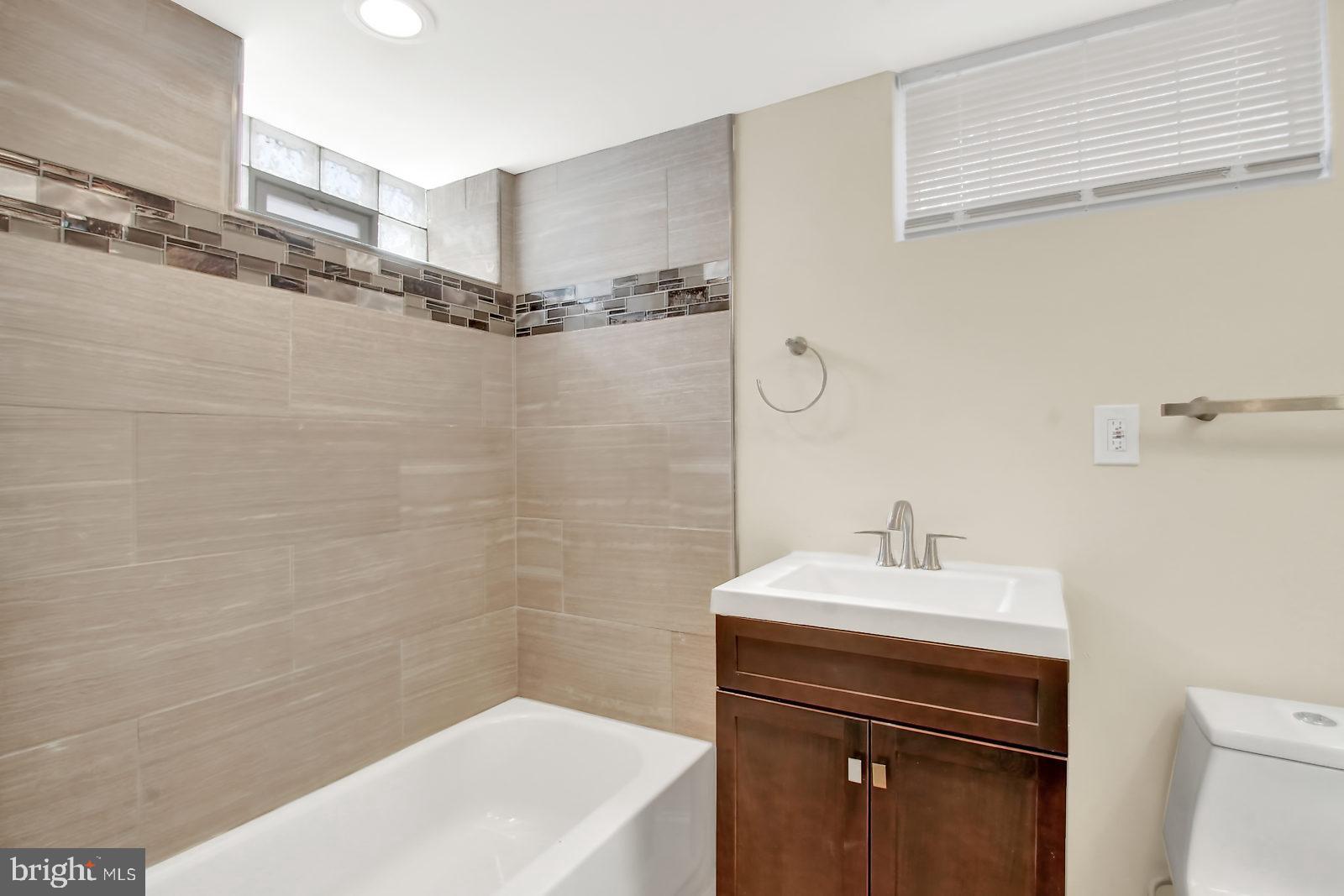 4639 Rokeby Road Baltimore, MD 21229 - Photo 19 of 26 Bath