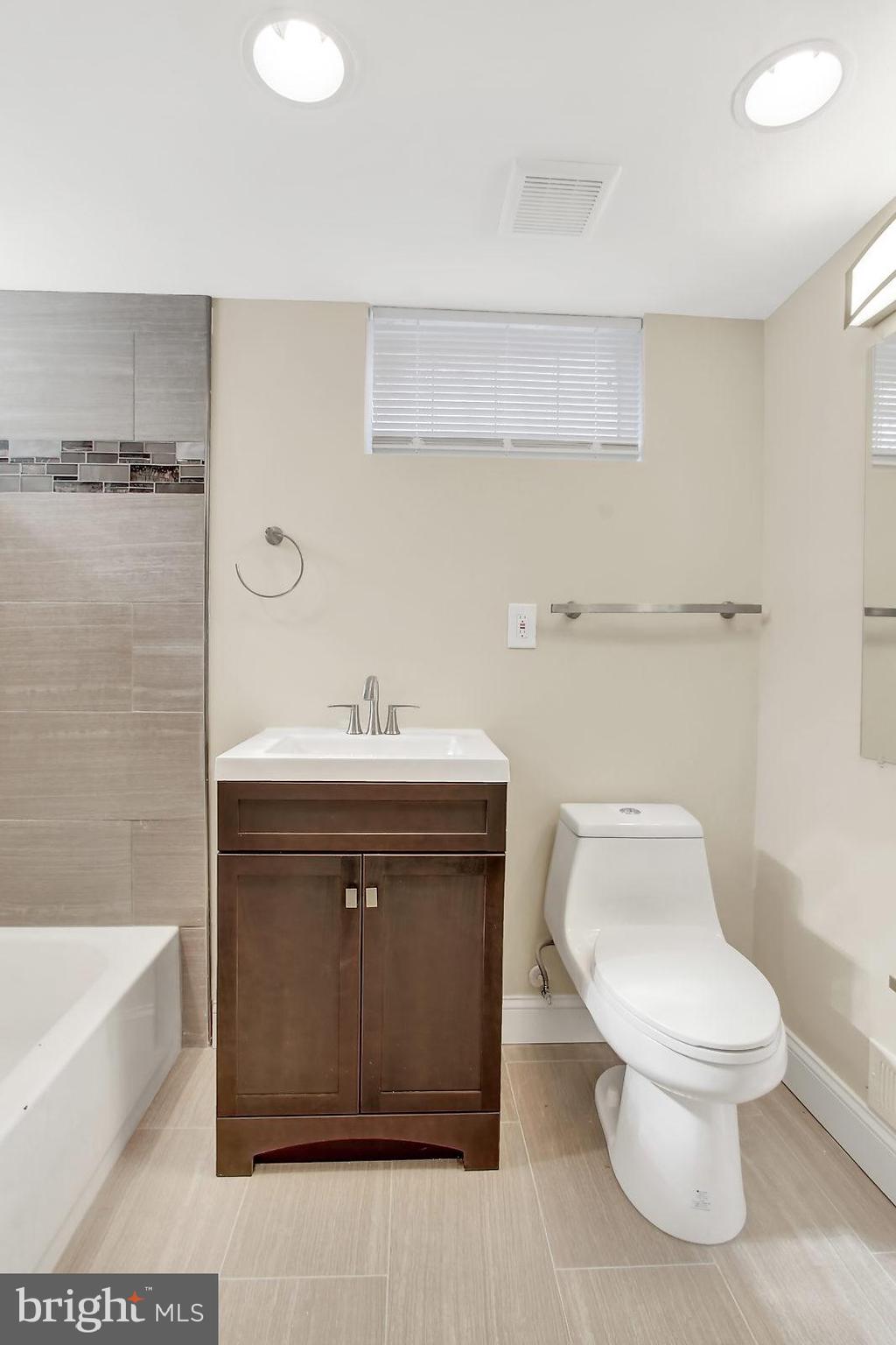 4639 Rokeby Road Baltimore, MD 21229 - Photo 20 of 26 Bath