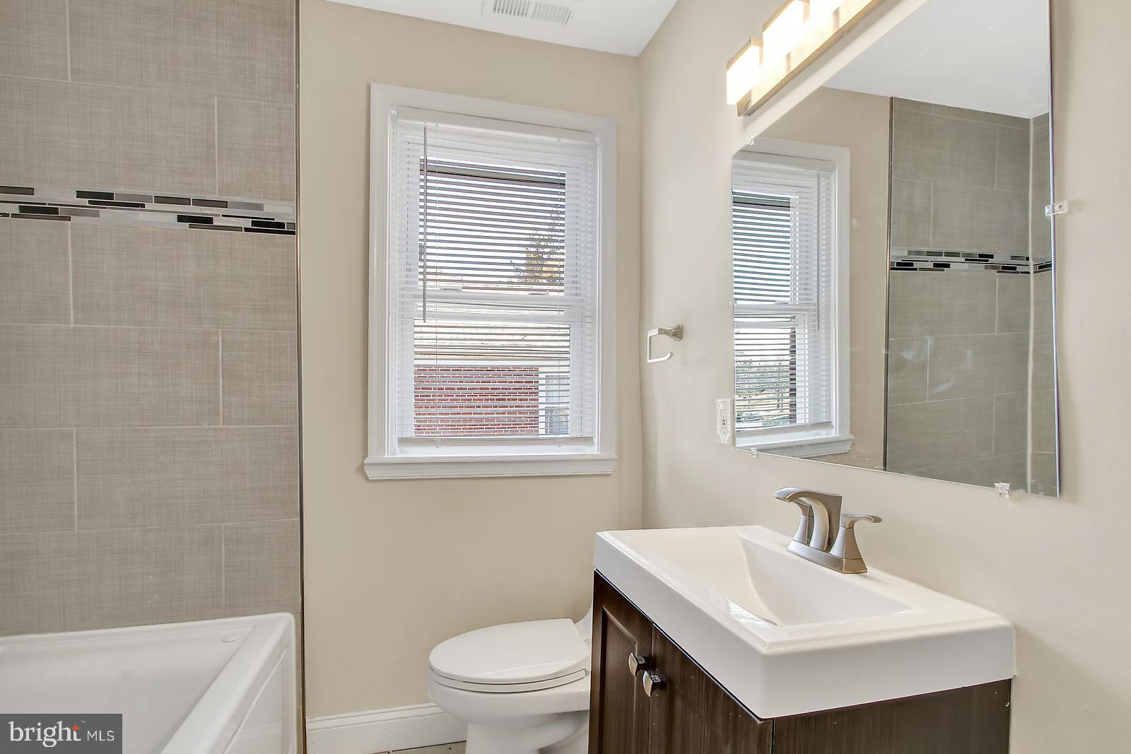 4639 Rokeby Road Baltimore, MD 21229 - Photo 9 of 26 Bath