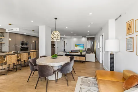 $1,295,000 | 888 Brickell Key Drive, Unit 1207, Miami, FL 33131