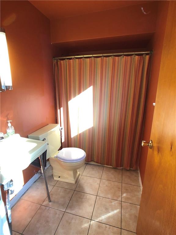 950 Braddock Road Pittsburgh, PA 15221 - Photo 18 of 22 First Floor Full Bath