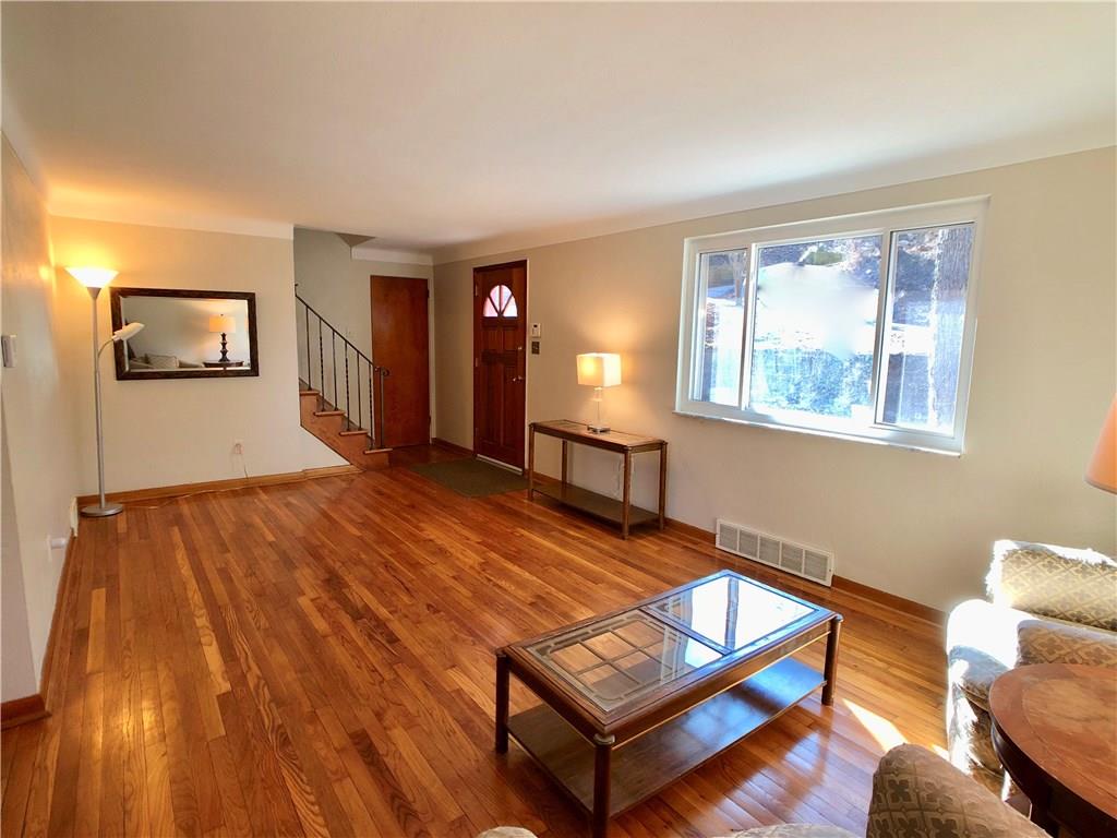 950 Braddock Road Pittsburgh, PA 15221 - Photo 3 of 22 Living Room