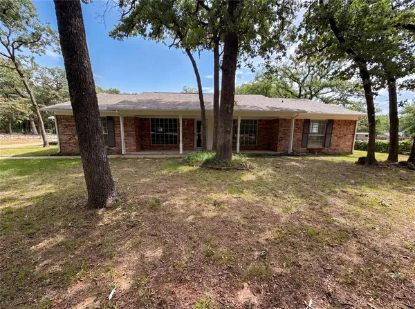 $400,000 | 1014 Yvonne Drive, Joshua, TX 76058