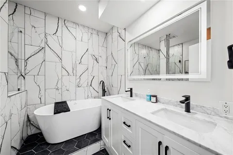 $600,000 | 805 Peachtree Street Northeast, Unit 521, Atlanta, GA 30308
