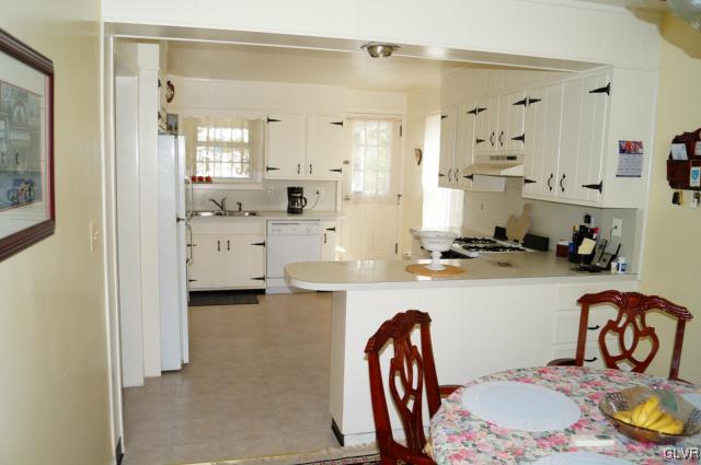 821 Pembroke Road Bethlehem, PA 18018 - Photo 11 of 20 Gallery Image 11