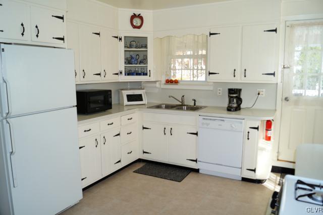 821 Pembroke Road Bethlehem, PA 18018 - Photo 9 of 20 Gallery Image 9