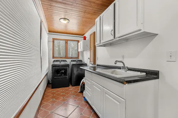 $515,000 | 2528 Vanderbilt Avenue, Portage, MI 49024