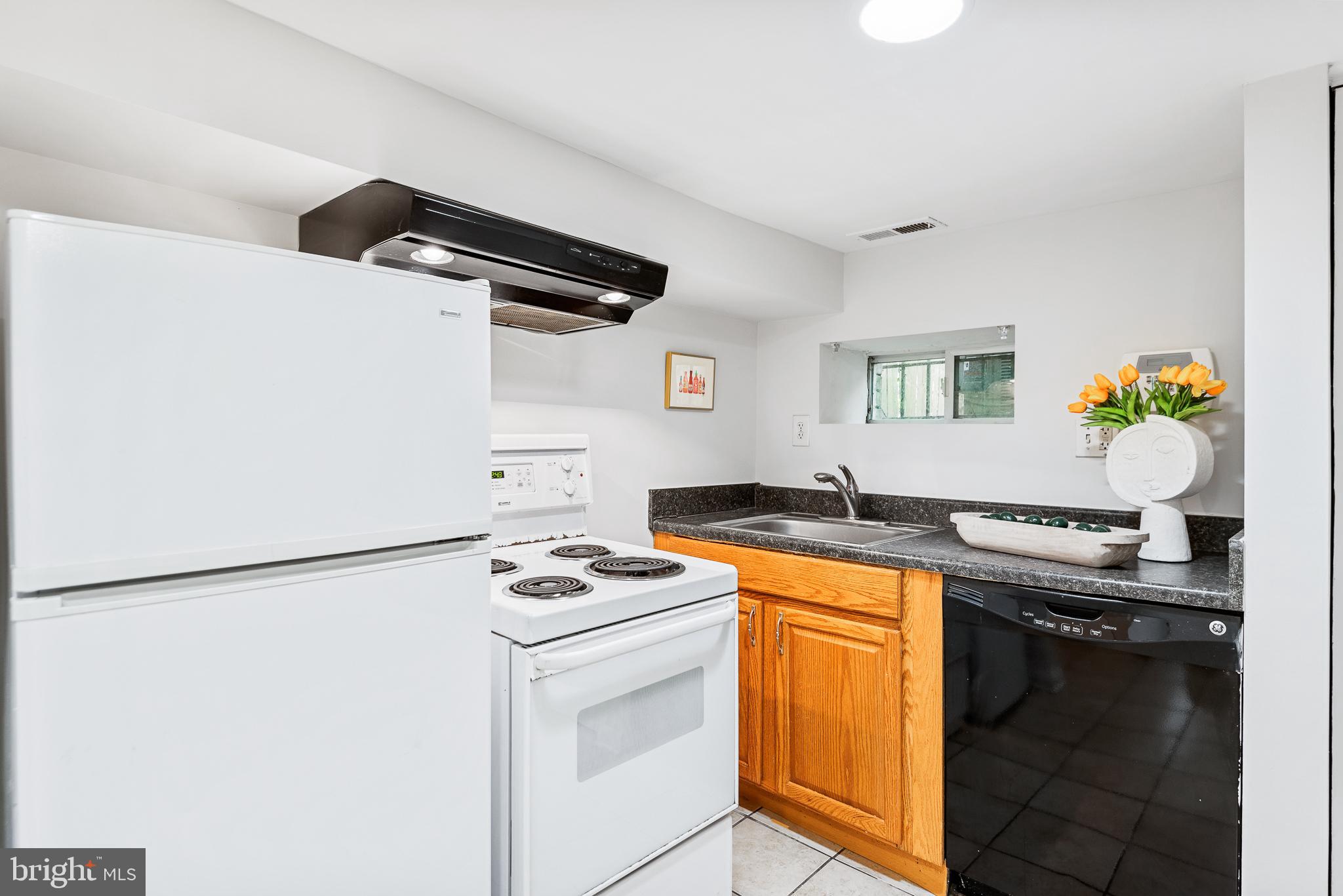 727 Gresham Place Northwest Washington, DC 20001 - Photo 26 of 32