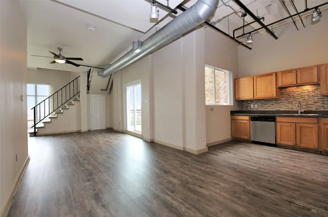 $1,799 | 230 West Alabama Street, Unit 1101, Houston, TX 77006