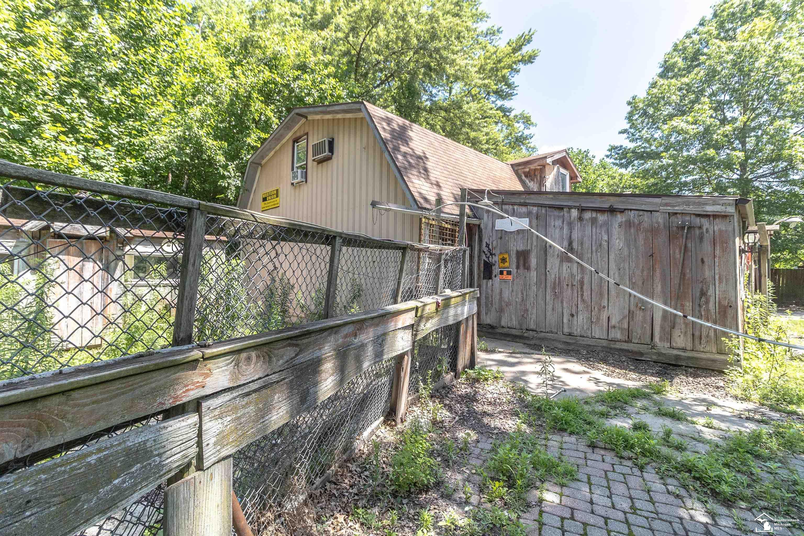 8438 Adler Road Lambertville, MI 48144 - Photo 22 of 45 50181633-6c96d5f6-ec4e-4f1e-8d26-156a372e3fe2.JPG