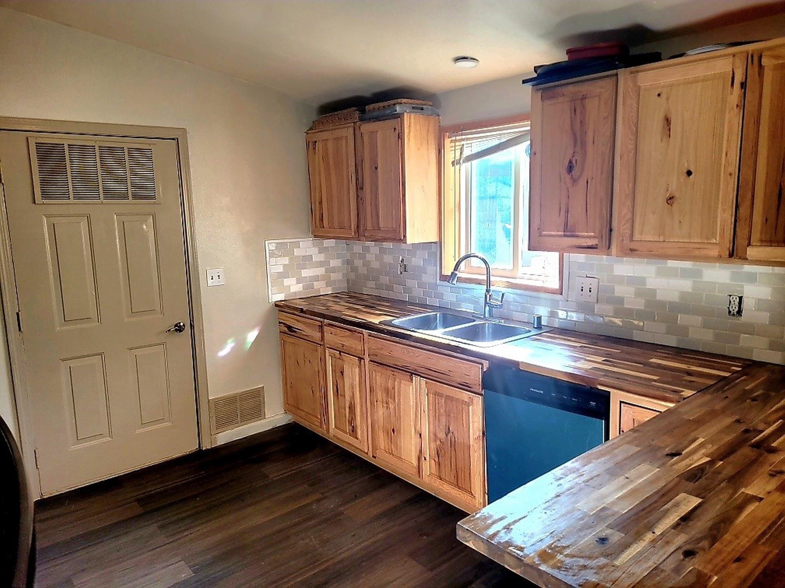 250-252 Quartzite Loop Chewelah, WA 99109 - Photo 2 of 23