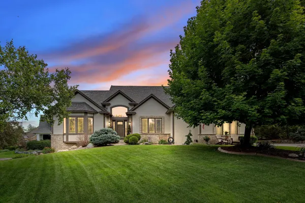 $750,000 | 11656 Azure Lane, Inver Grove Heights, MN 55077