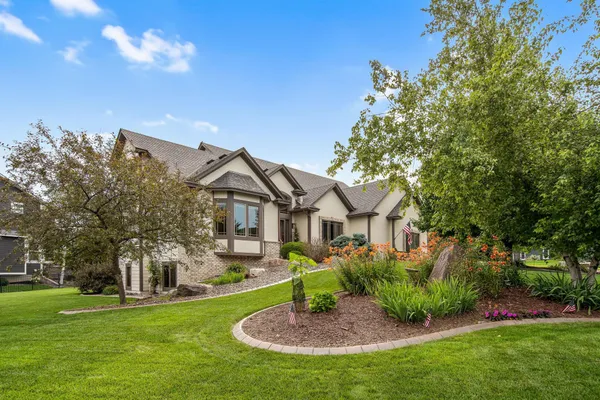 $750,000 | 11656 Azure Lane, Inver Grove Heights, MN 55077