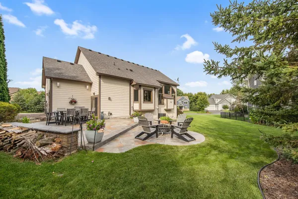 $750,000 | 11656 Azure Lane, Inver Grove Heights, MN 55077