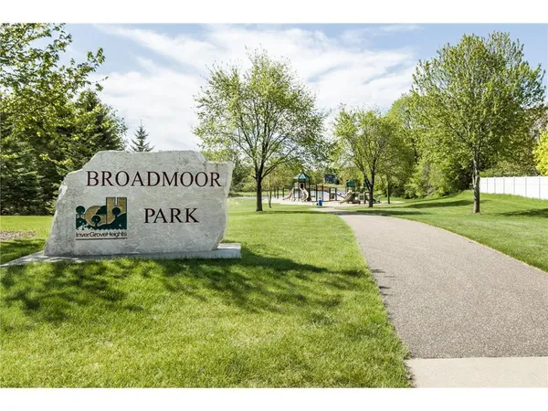 $750,000 | 11656 Azure Lane, Inver Grove Heights, MN 55077