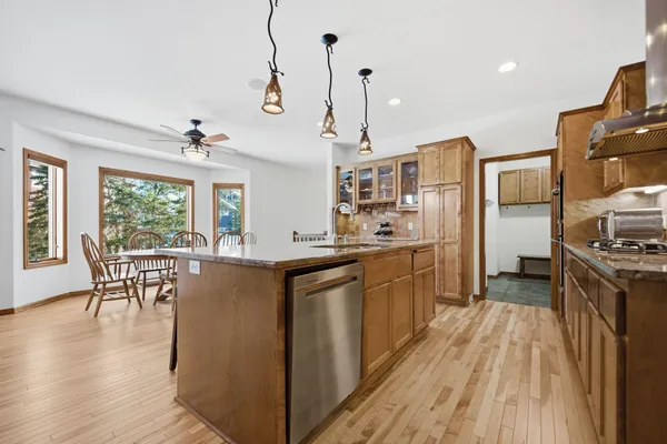 $750,000 | 11656 Azure Lane, Inver Grove Heights, MN 55077