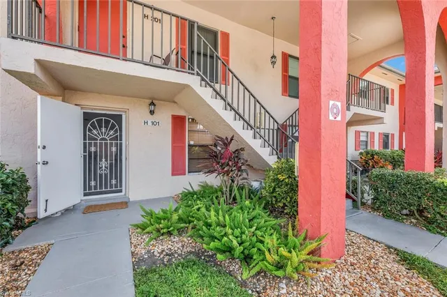 $3,500 | 332 Charlemagne Boulevard, Unit H101, Naples, FL 34112