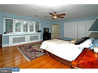 329 Roumfort Road Philadelphia, PA 19119 - Photo 6 of 12 Bedroom - Main
