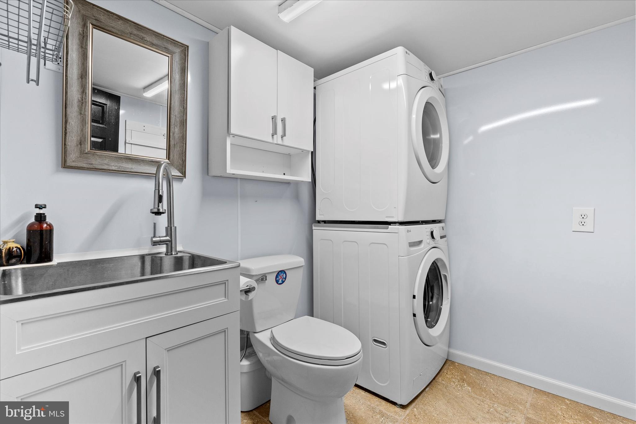 1769 Rainbow Circle York, PA 17408 - Photo 27 of 38 a bathroom with a toilet sink and mirror