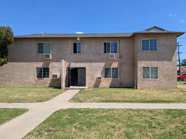 $950 | 2984 East McKenzie Avenue, Fresno, CA 93701