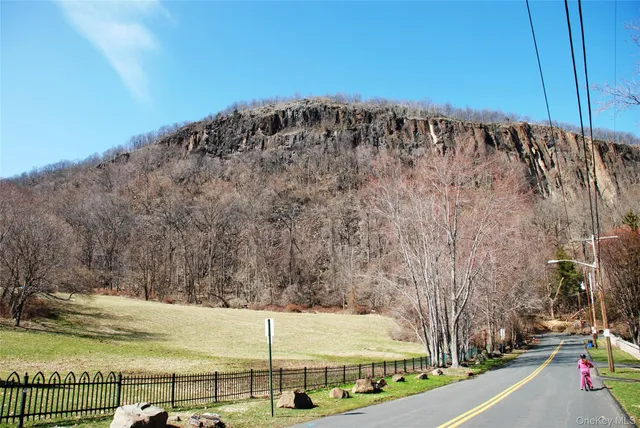 $850,000 | 205 Radcliff Drive, Nyack, NY 10960