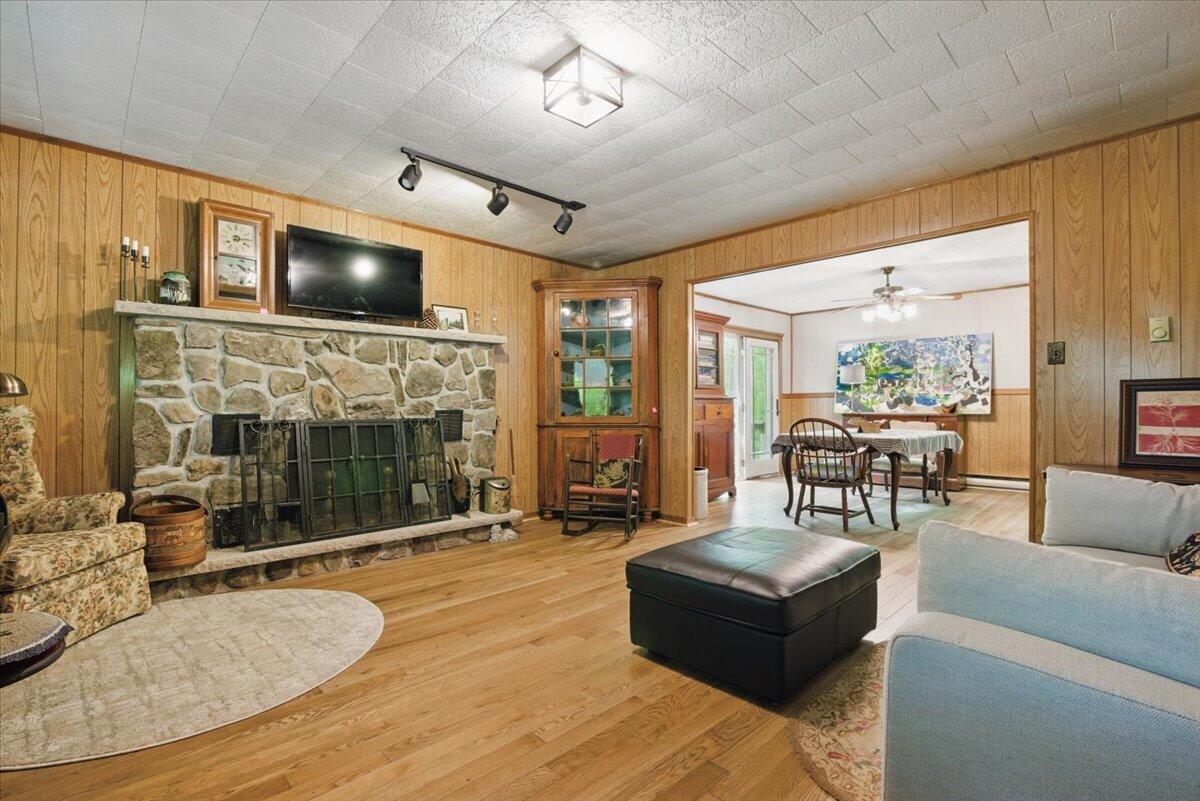 2147 Gravel Road Canadensis, PA 18325 - Photo 3 of 57 09-Photo_021