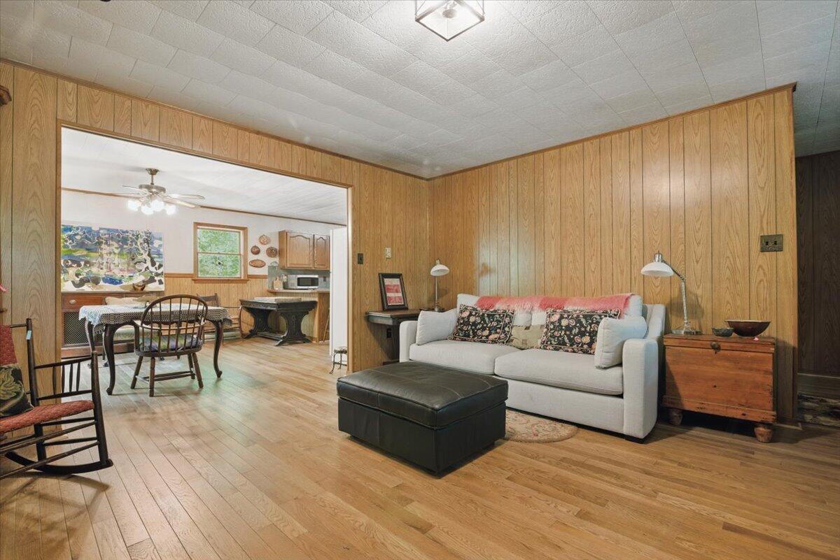 2147 Gravel Road Canadensis, PA 18325 - Photo 4 of 57 10-Photo_022