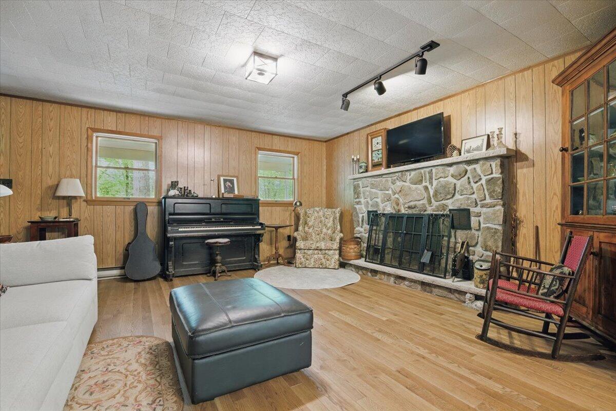 2147 Gravel Road Canadensis, PA 18325 - Photo 5 of 57 08-Photo_019