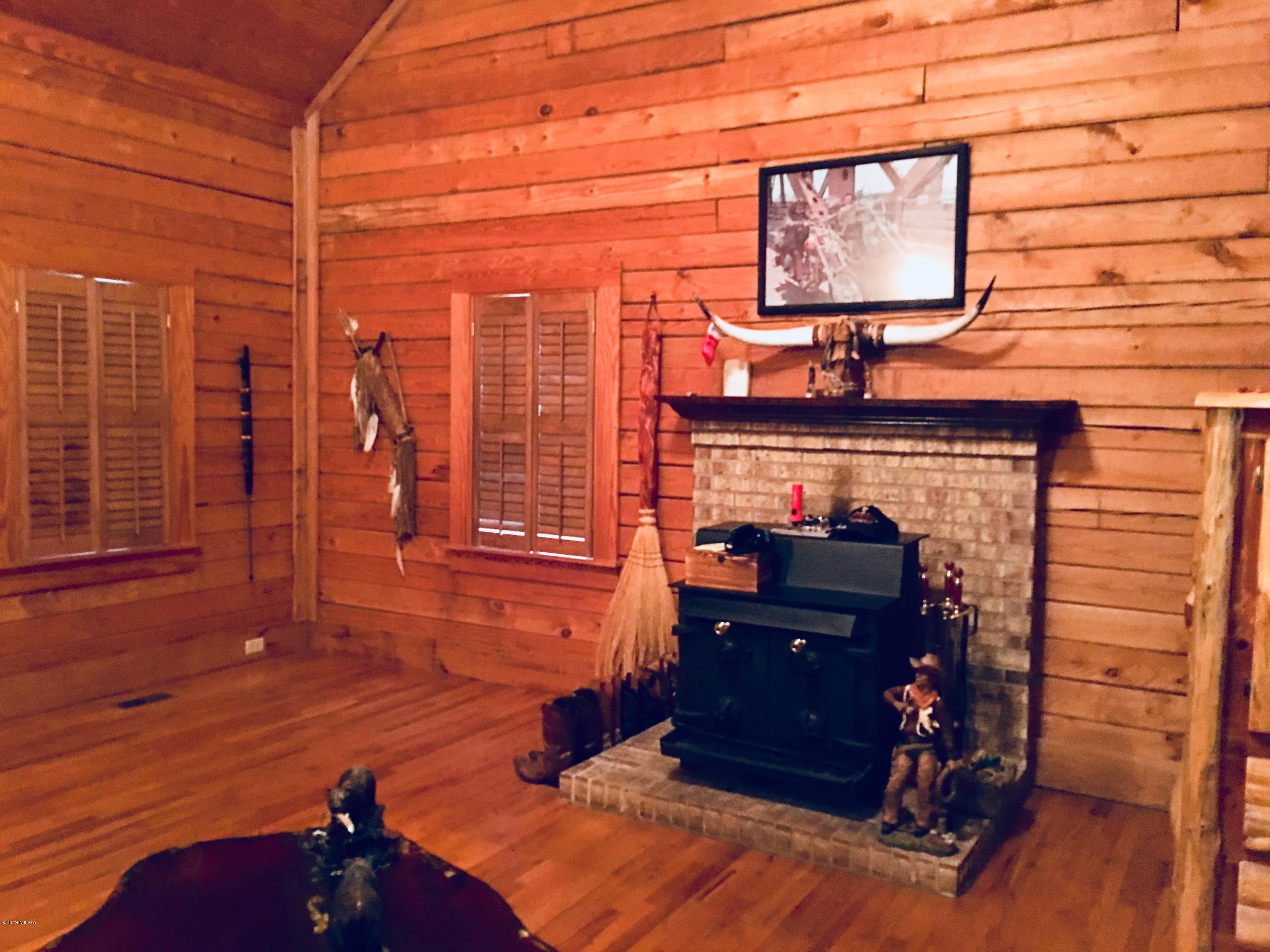 4155 Fulton Mill Road Macon, GA 31216 - Photo 9 of 20 a living room with furniture and wooden floor