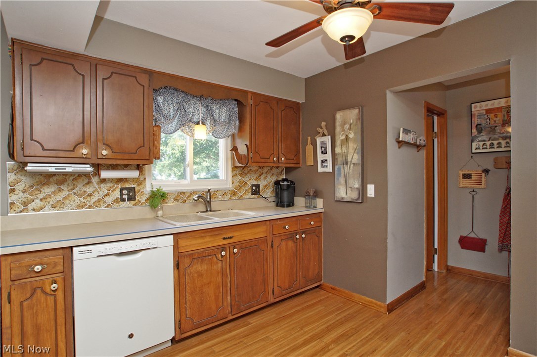 618 Mannering Road Eastlake, OH 44095 - Photo 7 of 30 Gallery Image 7