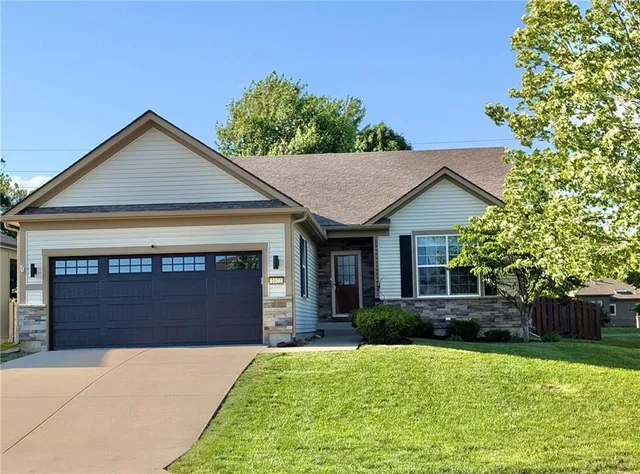 $479,500 | 1022 Southwest Cheshire Drive, Lee's Summit, MO 64083