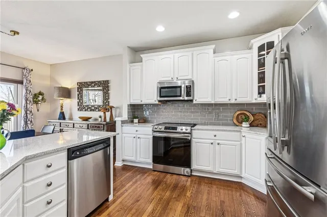 $479,500 | 1022 Southwest Cheshire Drive, Lee's Summit, MO 64083