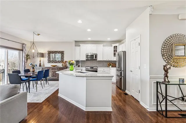 $479,500 | 1022 Southwest Cheshire Drive, Lee's Summit, MO 64083